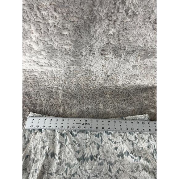 Athleta Plus Sz 22 Floral Tropical Athleisure Shorts Stretch White Green Casual - Picture 3 of 7